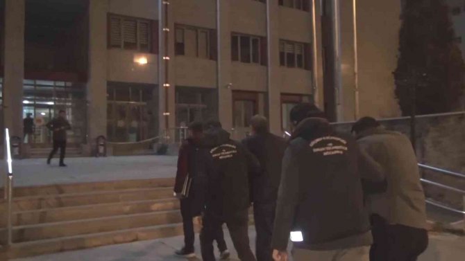 Erzurum’da Tır Dorsesinde 56’sı Çocuk 133 Kaçak Göçmen Yakalandı