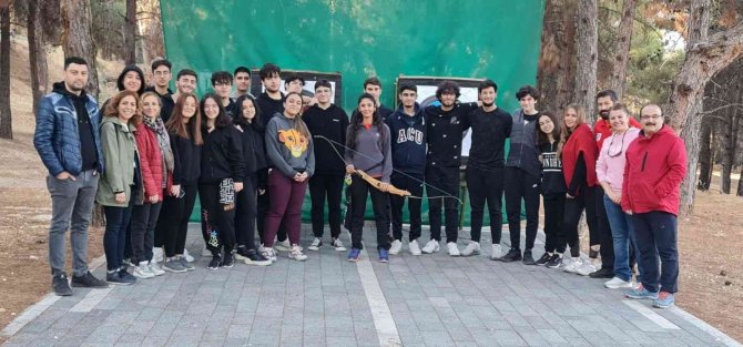 Lise Öğrencileri Motivasyon Kampında