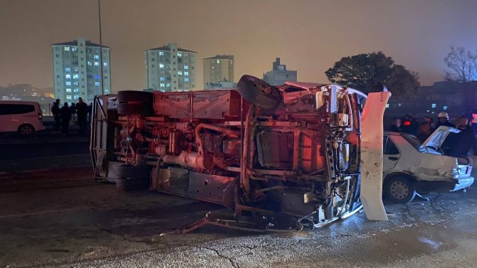 Gaziantep’te Çevik Kuvvet Aracı Kaza Yaptı: 5 Yaralı