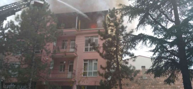 Gediz’de Çatı Katı Yangını Korkuttu