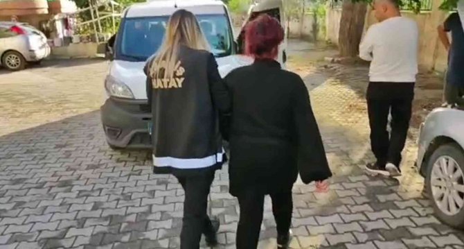 Fuhuş Yaptırmaktan 64 Yıl Hapis Cezasıyla Aranan Kadın Yakalandı