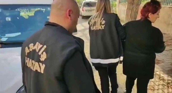 Fuhuş Yaptırmaktan 64 Yıl Hapis Cezasıyla Aranan Kadın Yakalandı