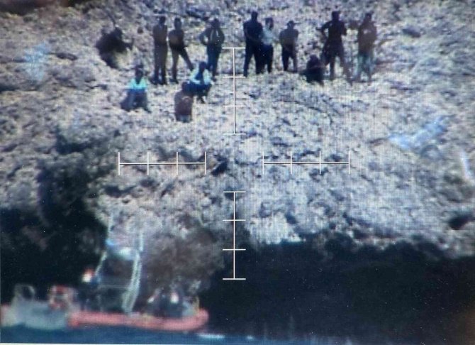 Porto Riko’da Kayalıklara Terk Edilen Göçmenler 5 Gün Sonra Kurtarıldı