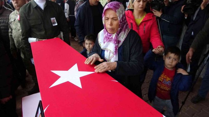 Pençe-yıldırım Şehidi Sinan İ̇nak, Son Yolculuğuna Uğurlandı