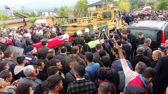 Pençe-yıldırım Şehidi Sinan İ̇nak, Son Yolculuğuna Uğurlandı