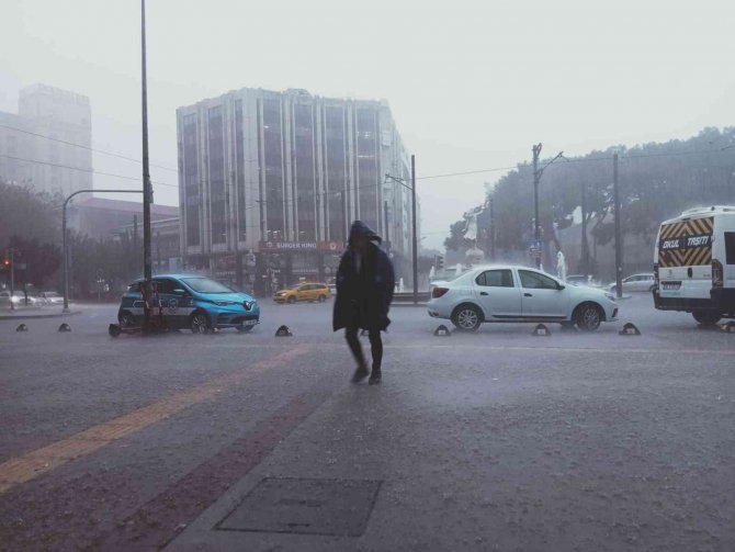 İ̇zmir’i Sağanak Vurdu