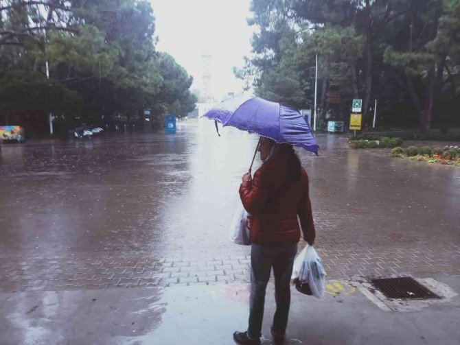 İ̇zmir’i Sağanak Vurdu