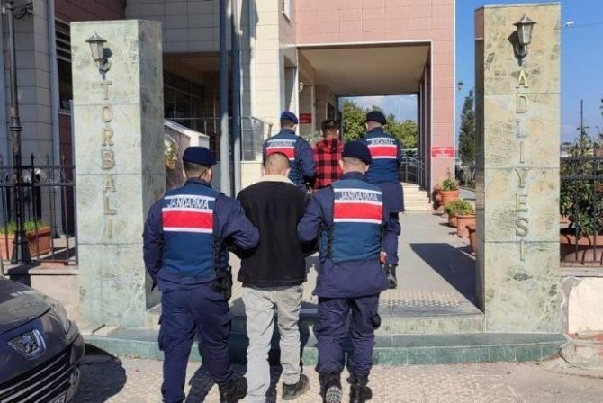 İ̇zmir’de Firari 17 Suçlu Yakalanarak Tutuklandı