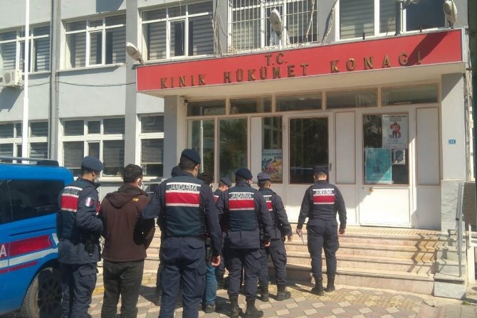 İ̇zmir’de Firari 17 Suçlu Yakalanarak Tutuklandı