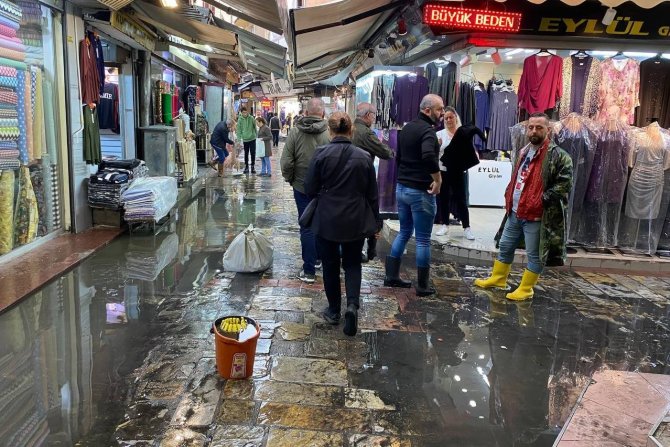 İ̇zmir’de Esnafın Yağmur Çilesi
