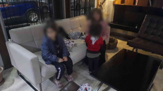 Şiddetten Kaçarak Sokakta Kalan Anne Ve 4 Çocuğuna Yardım Eli