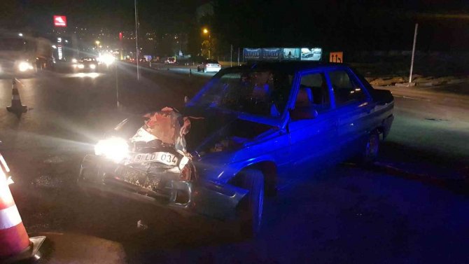 Otobüse Çarpan Sürücü Aracını Bırakıp Kaçtı