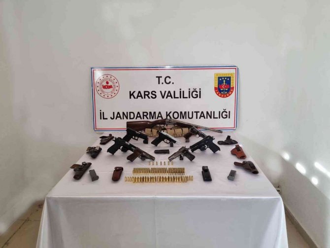 Kars’ta Ruhsatsız Silah Operasyonu: 5 Gözaltı