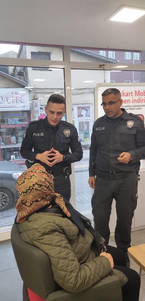 Polisin Dikkati Yaşlı Kadının 100 Bin Lirasını Kurtardı