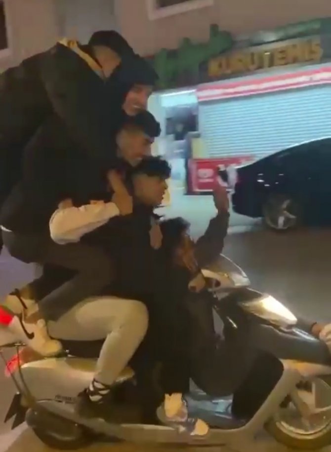 Motosiklete 5 Kişi Binen Gençler Hakkında Adli İşlem Başlatıldı