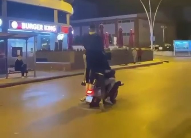 Motosiklete 5 Kişi Binen Gençler Hakkında Adli İşlem Başlatıldı