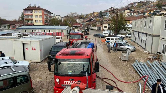 Malatya’da Şantiyede Korkutan Yangın