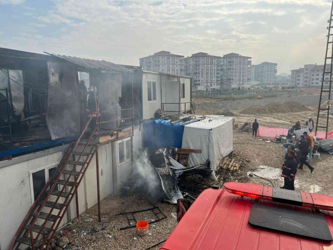 Malatya’da Şantiyede Korkutan Yangın