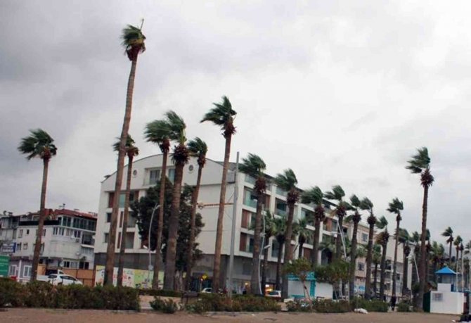 Ege’ye Kuvvetli Rüzgar Uyarısı