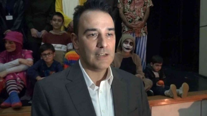 Üniversite Öğrencileri Çocukları Tiyatro Oyunuyla Buluşturdu