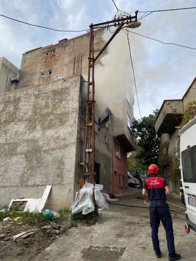 Sobadan Sıçrayan Kıvılcım Evi Yaktı