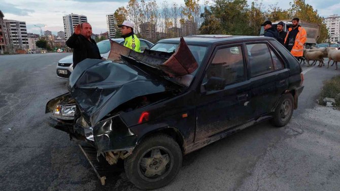 Samsun’da İki Otomobil Çarpıştı: 2 Çocuk Yaralı