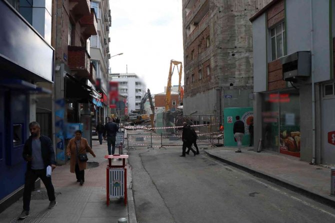 İ̇ş Merkezi Yıkımından Yeni Görüntüler