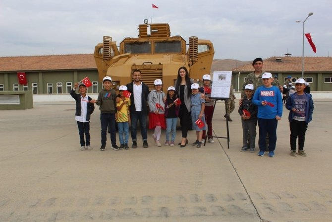 Cizreli Çocuklar Askeri Kışlayı Gezdi