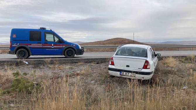 Otomobil Yoldan Çıktı: 2’si Çocuk 5 Yaralı