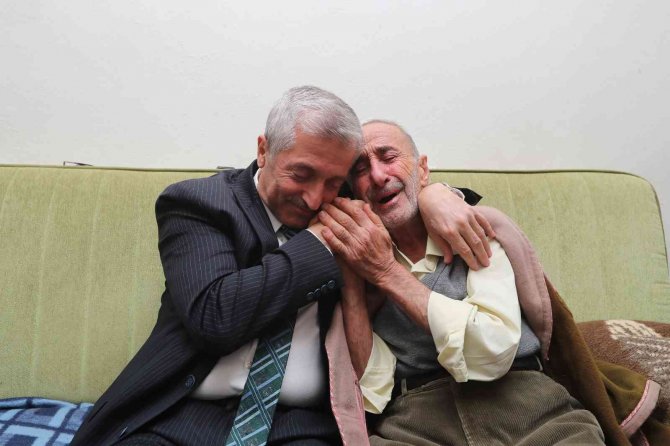 Sosyal Medyadan Davet Aldı, Evinde Ziyaret Etti
