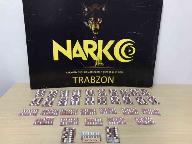 Otomobilin Döşeme Ve Bagaj Kısmına Gizlenen Sentetik Ecza Ele Geçirildi