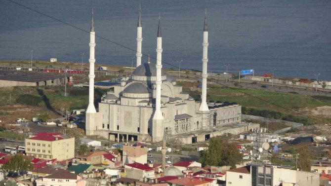 Tamamlandığında Doğu Karadeniz’in En Büyük Cami Ve Külliyesi Olacak