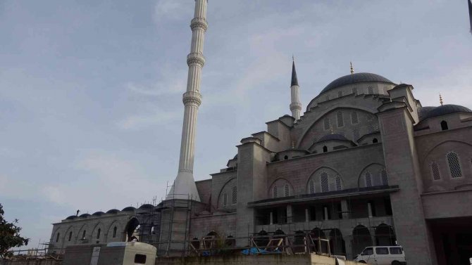 Tamamlandığında Doğu Karadeniz’in En Büyük Cami Ve Külliyesi Olacak