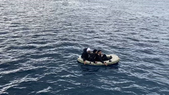 Üç Farklı Olayda 32 Düzensiz Göçmen Kurtarıldı