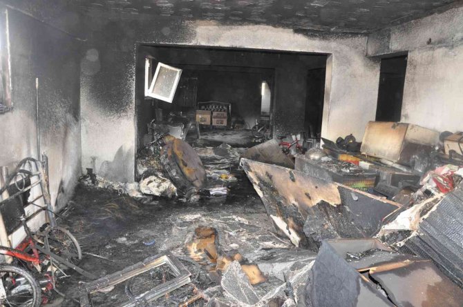 Patlayan Trafo Paniğe Neden Oldu, 26 Kişi Dumandan Etkilendi