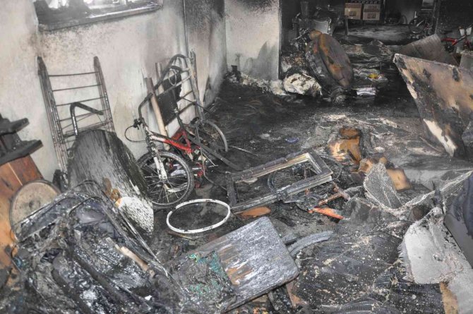 Patlayan Trafo Paniğe Neden Oldu, 26 Kişi Dumandan Etkilendi