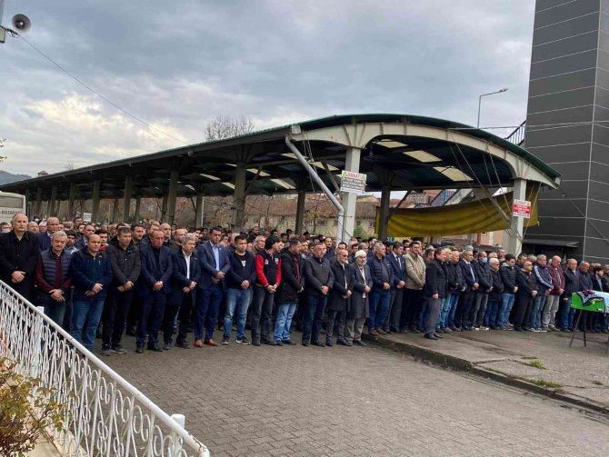 Trafik Kazasında Hayatını Kaybeden Anne Kök, Toprağa Verildi