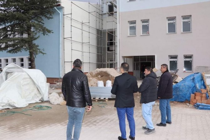 Mesleki Ve Teknik Anadolu Lisesi’ndeki Tadilat Çalışması Sürüyor