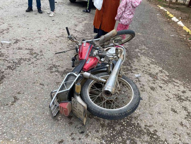 Antalya’da Motosiklet İle Otomobil Kavşakta Çarpıştı: 1 Yaralı