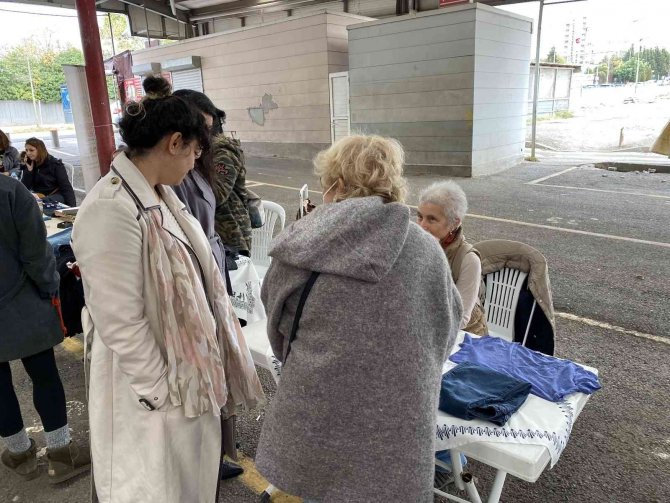 Ataşehir’de ’Atık Azaltım Haftası’ Dolayısıyla Takas Pazarı Kuruldu