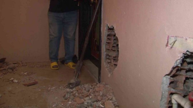 Bağcılar’da Kiracısıyla Zam Konusunda Anlaşmazlık Yaşayan Ev Sahibi Kapıyı Balyozla Kırdı