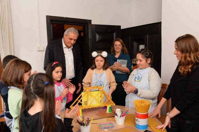 Başkan Bakkalcıoğlu “Geleceğe Köprü İ̇nşa Ediyoruz” Adlı Stem Atölyesine Konuk Oldu