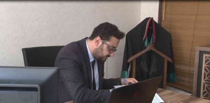 Vatandaşın Emekli Maaşına Haciz Koyan Bankayı Mahkeme Haksız Buldu