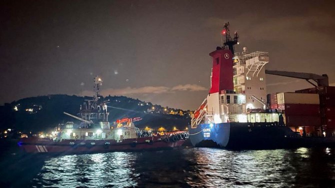 Boğaz’da Konteyner Gemisi Arıza Yaptı: Gemi Trafiği Askıya Alındı