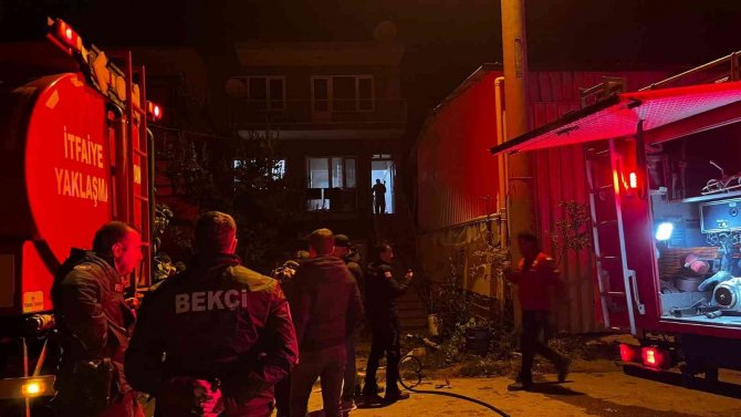 Bursa’da 4 Katlı Apartmanda Çıkan Yangın Korkuttu