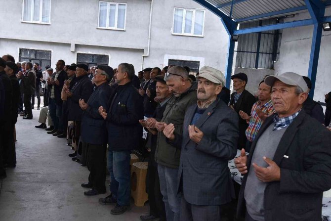 Sındırgı’da Eller Yağmur İçin Semaya Açıldı