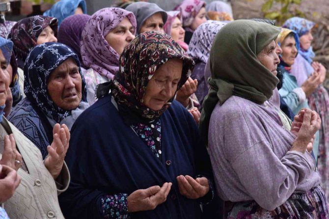 Sındırgı’da Eller Yağmur İçin Semaya Açıldı