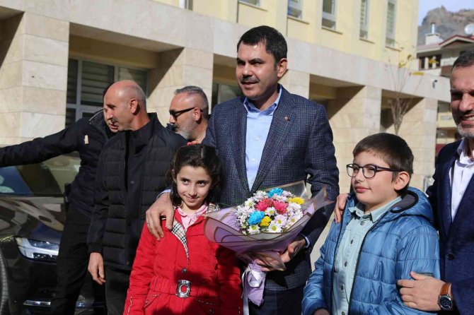 Bakan Kurum, Yeni Yusufeli’nde İncelemelerde Bulundu