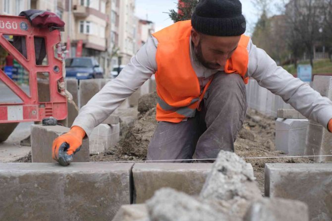 Dumlupınar Bulvarı’nda Refüj Çalışması
