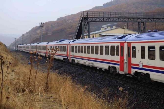 Van Gölü Ekspresi, Yolculuğu İle Doğu Ekspresi’ni Aratmıyor